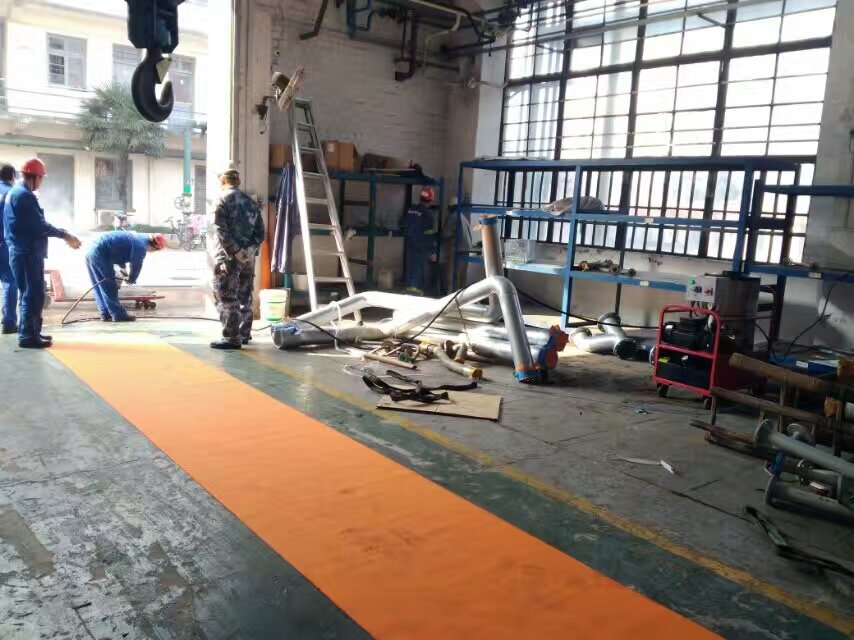 CUMOND high pressure cleaning equipment and steam cleaning machine in action for eco-friendly cleaning.