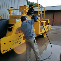 Customer buy CUMOMD's high cold&hot water pressure washer to clean road roller.