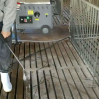 The farm pig house uses high pressure cleaner to disinfect and clean to prevent African swine fever.