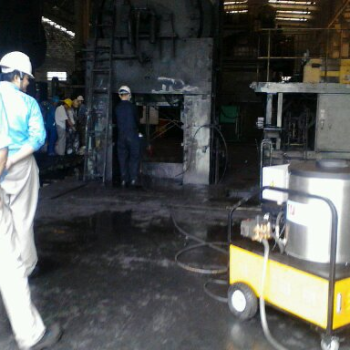 Factory machinery oil cleaning